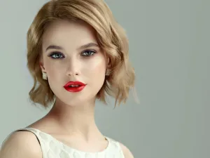 إذا كنت ترغبين في الحصول على شعر صحي ما عليك إلا وضع مكيف الشعر كونديشنر على أطراف الشعر