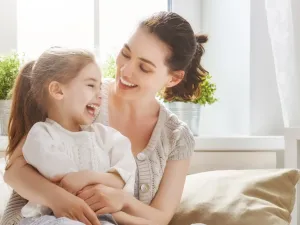 حتى في الأشهر الأولى من عمره حاولي أن تخاطبي طفلك باستمرار فذلك سيساعدك على التعبير عن حبك له
