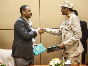 General Mohamed Hamdan Daglo (R), Sudan's deputy head of the Transitional Military Council, and protest leader Ahmed Rabie shake hands after signing the constitutional declaration at a ceremony attended by African Union and Ethiopian mediators in the capital Khartoum. (AFP/ File Photo)