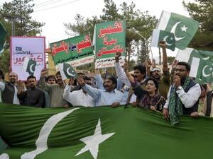 Pakistani Christian shout slogans in support of Kashmiris at a rally in the connection of the country Independence Day in Quetta on August 11, 2019, after the Indian government stripped Jammu and Kashmir of its autonomy. (BANARAS KHAN / AFP)