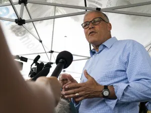 Democratic presidential candidate and Washington Governor Jay Inslee speaks with reporters at the Iowa State Fair August 10, 2019 in Des Moines, Iowa.  (AFP/ File Photo)