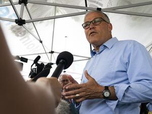 Democratic presidential candidate and Washington Governor Jay Inslee speaks with reporters at the Iowa State Fair August 10, 2019 in Des Moines, Iowa.  (AFP/ File Photo)