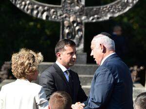 Ukrainian President Volodymyr Zelensky (L) and Prime Minister of Israel Benjamin Netanyahu (R) attend a memorial ceremony in front of menorah at The Babyn Yar Holocaust Memorial Centre. (AFP/ File Photo)