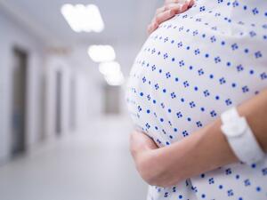 ما هي أسباب التشققات الجلدية وطرق علاجها؟
