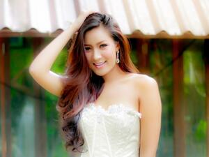 عند دخول مكان الزفاف عليكِ بالتركيز على شيء من شأنه أن يجعلكِ تبتسمين عند دخول مكان الزفاف عليكِ بالتركيز على شيء من شأنه أن يجعلكِ تبتسمين