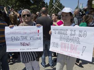 Palestinian women protest after suspected honor killing (Twitter)