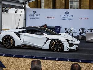 The Fenyr SuperSport was presented in Arctic white with gold accents and drew crowds with its dynamic lines