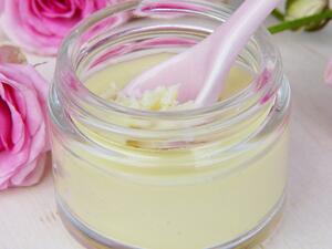 جميلة البوابة: 3 وصفات باستخدام جوز الهند لتفتيح البشرة