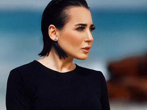 Sandy is known for her passion for wearing contact lenses Source sandyofficial Instagram