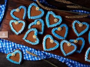 Typical Bavarian snacks will be available at the bar to accompany the beer, including Gingerbread hearts, pretzels with sweet mustard, Liptauer and Obatzter as well as various hearty sandwiches.