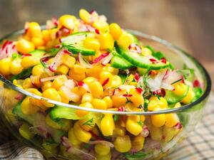 سلطة خضار مع الذرة