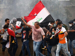 شهدت العاصمة العراقية بغداد وعدد من محافظات الجنوب والوسط احتجاجات مطالبة بمحاربة الفساد