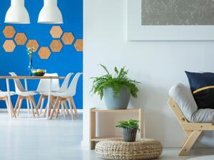 يُستخدم الفلِّين في التزيين ففي غرف نوم الأولاد تُقصّ ألواح الفلِّين وفق أشكال هندسية أو زهور  يُستخدم الفلِّين في التزيين ففي غرف نوم الأولاد تُقصّ ألواح الفلِّين وفق أشكال هندسية أو زهور