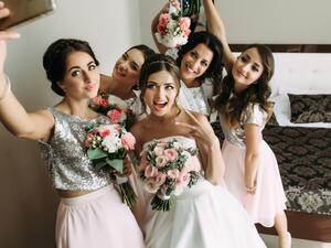 اسألي العروس عن الأشياء التي تنقصها  فهي غالباً لا يمكنها شراء كل الأشياء التي تحتاجها قبل الزفاف اسألي العروس عن الأشياء التي تنقصها  فهي غالباً لا يمكنها شراء كل الأشياء التي تحتاجها قبل الزفاف