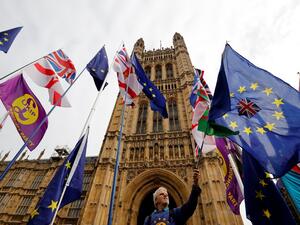 EU and Union flags belonging to Brexit activists fly outside the Houses of Parliament in London on October 23, 2019. (Tolga Akmen / AFP)