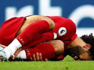 صلاح بعد تعرضه للإصابة