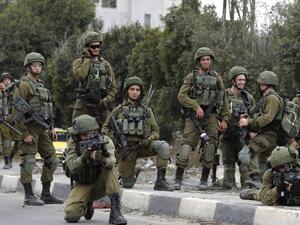 Israeli security forces are seen in the West Bank on 22 December 2017 [JAAFAR ASHTIYEH/AFP/Getty Images]