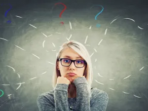  معاناة المراهقة من عادة سلبية أو محاولتها للتخطيط لحياتها لتصبح أفضل يجعلها تفكر بشكل مستمر