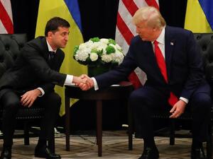 أول مكالمة هاتفية بين الرئيس الأمريكي "دونالد ترامب" ونظيره الأوكراني 