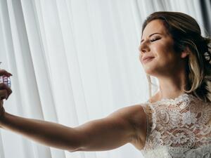 لا تختاري أكثر من عطر واحد لتعطير جسمك  لا تختاري أكثر من عطر واحد لتعطير جسمك