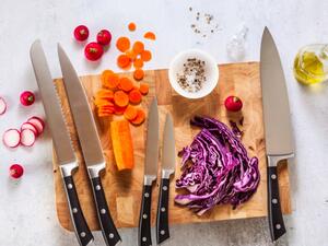 تعتبر السكاكين الحادة أكثر أمانا من السكاكين الأخرى التي تنزلق من سطح الفواكه التي تقشرها