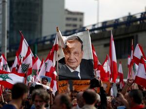 Lebanese supporters of President Michel Aoun (AFP)