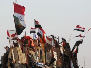 Iraqi demonstrators gather on the Al-Jumhuriya Bridge in central Baghdad during continuing anti-government protests across Iraq on November 3, 2019. Protesters in Iraq's capital and the country's south shut down streets and government offices in a new wave of civil disobedience, escalating their month-long movement demanding wholesale change of the political system. AHMAD AL-RUBAYE / AFP