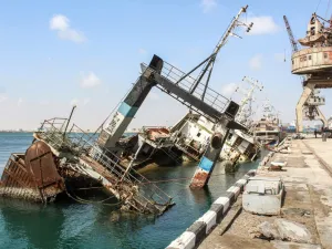This picture taken on November 16, 2019 shows a view of a partially sunken ship by a pier at the fishing port of Yemen's second city of Aden in the Tawahi district overlooking the Gulf of Aden, which fell under the control of the Yemeni "Institution Protection Brigade". Saleh Al-OBEIDI / AFP