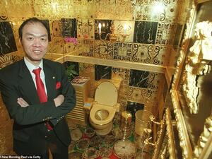 Winger Lam Sai-wing, a Hong Kong businessman, is pictured with his solid gold toilet in his office. The company chairman spent HK$38 million building the ultra-expensive washroom. (Daily Mail)