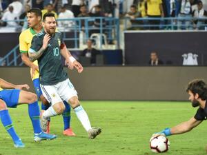 ميسي يسجل هدف فوز الأرجنتين