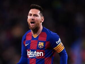 ميسي يواصل التألق