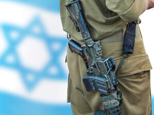 Israeli soldiers (Shutterstock)	