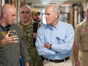 Secretary of the Navy Richard V. Spencer (center) during a visit to Naval Aviation Schools Command onboard Naval Air Station Pensacola, Florida. (Image: US Navy/ Lt. Cmdr. Juan Guerra)
