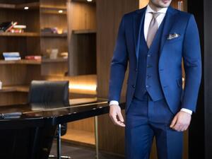 اختيار قماش البدلة الذي يمنحك الدفء دون تكديس اختيار قماش البدلة الذي يمنحك الدفء دون تكديس