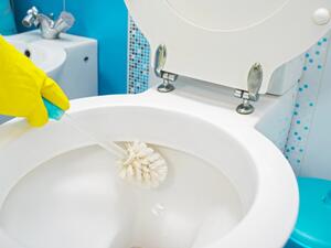 يجب الحرص على تنظيف حوض الحمام مرّة كل أسبوع يجب الحرص على تنظيف حوض الحمام مرّة كل أسبوع