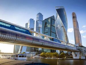 أظهرت أشرطة فيديو، على شبكات التواصل الاجتماعي، عناصر الشرطة يركضون قرب المقر