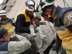 Members of the Syrian Civil Defense (White Helmets) and locals carry a child injured in a reported Russian airstrike on Marayan village in the northwestern Idlib governorate, on november 22, 2019. (AFP/ File Photo)