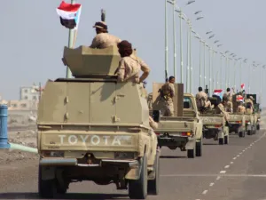 A reinforcement convoy of Yemen's Security Belt Force dominated by members of the the Southern Transitional Council (STC) seeking independence for southern Yemen, heads from the southern city of Aden to Abyan province on November 26, 2019 (AFP/ File Photo)