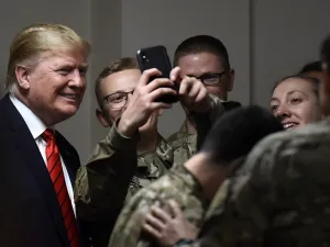US President Donald Trump poses for selfies during a Thanksgiving dinner with US troops at Bagram Air Field during a surprise visit on November 28, 2019 in Afghanistan. (Olivier Douliery / AFP)