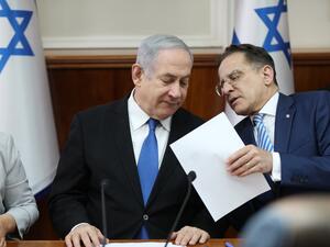 Israeli Prime Minister Benjamin Netanyahu speaks with Cabinet Secretary Tzahi Braverman (R) during the weekly cabinet meeting at his office in Jerusalem on December 1, 2019. (Abir SULTAN / POOL / AFP)
