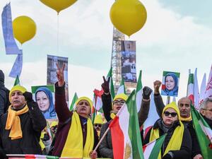 Iranians gather to protest against situation in Iran on the Parvis des droits de l'Homme in Paris on December 2, 2019. ALAIN JOCARD / AFP