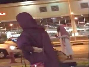واعظ سعودي يصفع إمرأة 
