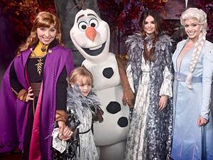 Selena Gomez experienced the "coolest feeling" when she walked the red carpet with her young half sister. (Twitter)