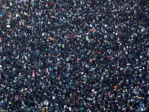 Thousands rally in Hong Kong as government appeals for calm (Twitter)