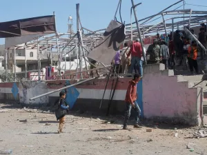 Missile attack on Yemen military parade kills five (Twitter)