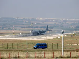 A military aircraft maneuvres on the runway at Incirlik Air Base, southeastern Turkey, on July 28, 2015. (AFP Photo/)
