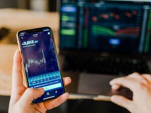 هل تكذب بشأن وضعك المالي؟ هذا الكذب يعادل الخيانة الجنسية