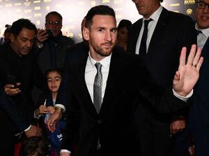 ميسي يتوج بالجائزة للمرة السادسة في تاريخه