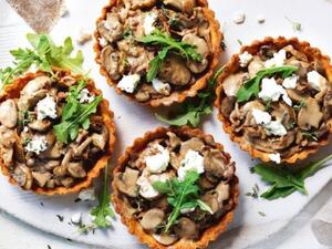 تارت الفطر وجبن الماعز