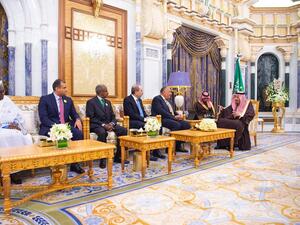  العاهل السعودى الملك سلمان بن عبد العزيز، سيدعو إلى قمة لقادة الدول المطلة على البحر الأحمر.